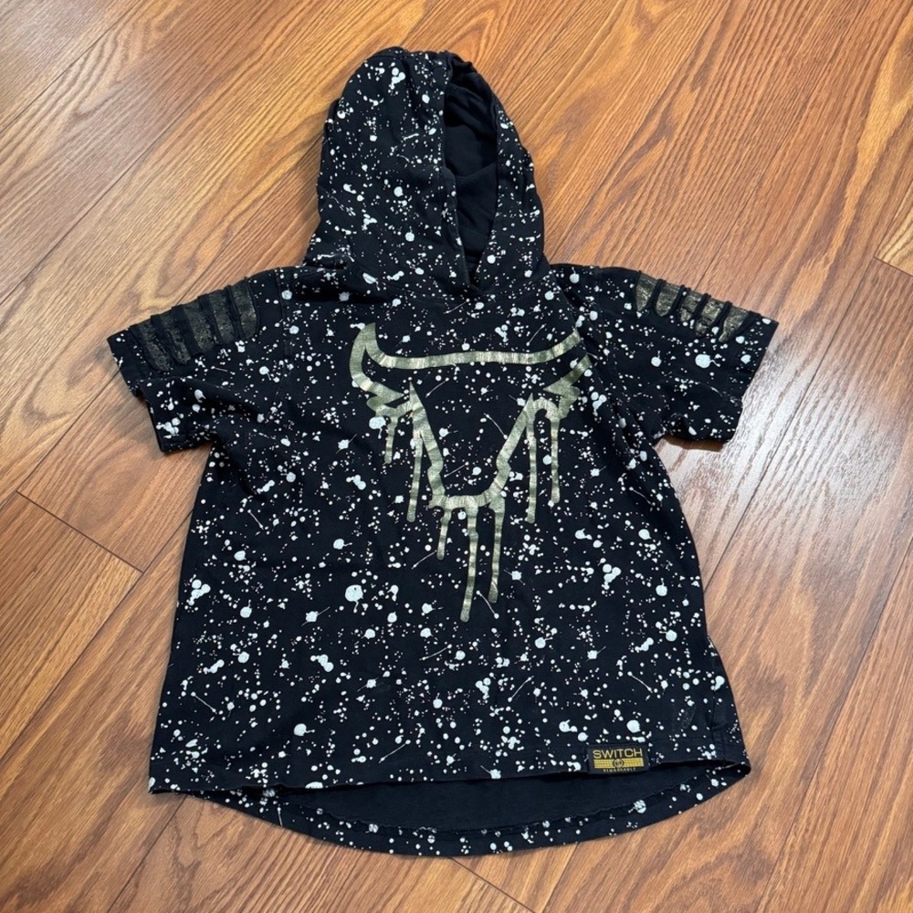 Switch Remarkable Boys XL 7 Black Paint Splatter Gold Bull Hooded T-Shirt